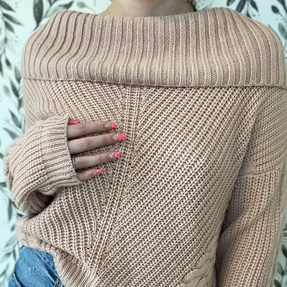 Light pink knitted sweater
